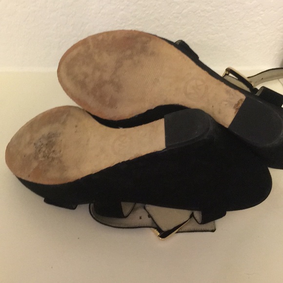 MICHAEL Michael Kors Black Wedges with Gold Buckle - Picture 3 of 4